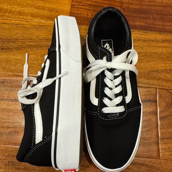 Black and White Vans Old Skool Sneakers - Picture 4 of 4